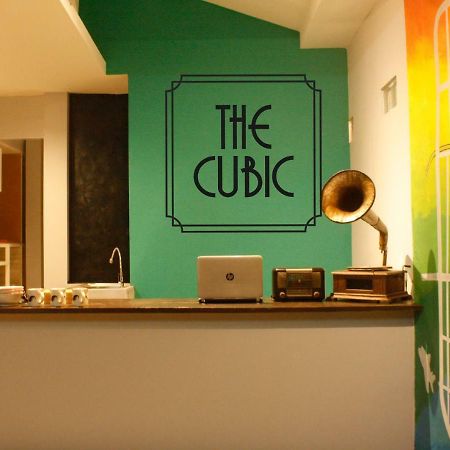 The Cubic Hostel Jogjakarta Buitenkant foto